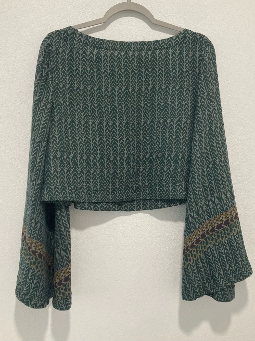 Free People Jade Green Stars Aligned Patterned Bell Sleeve Crop Blouse Top - Picture 3 of 14